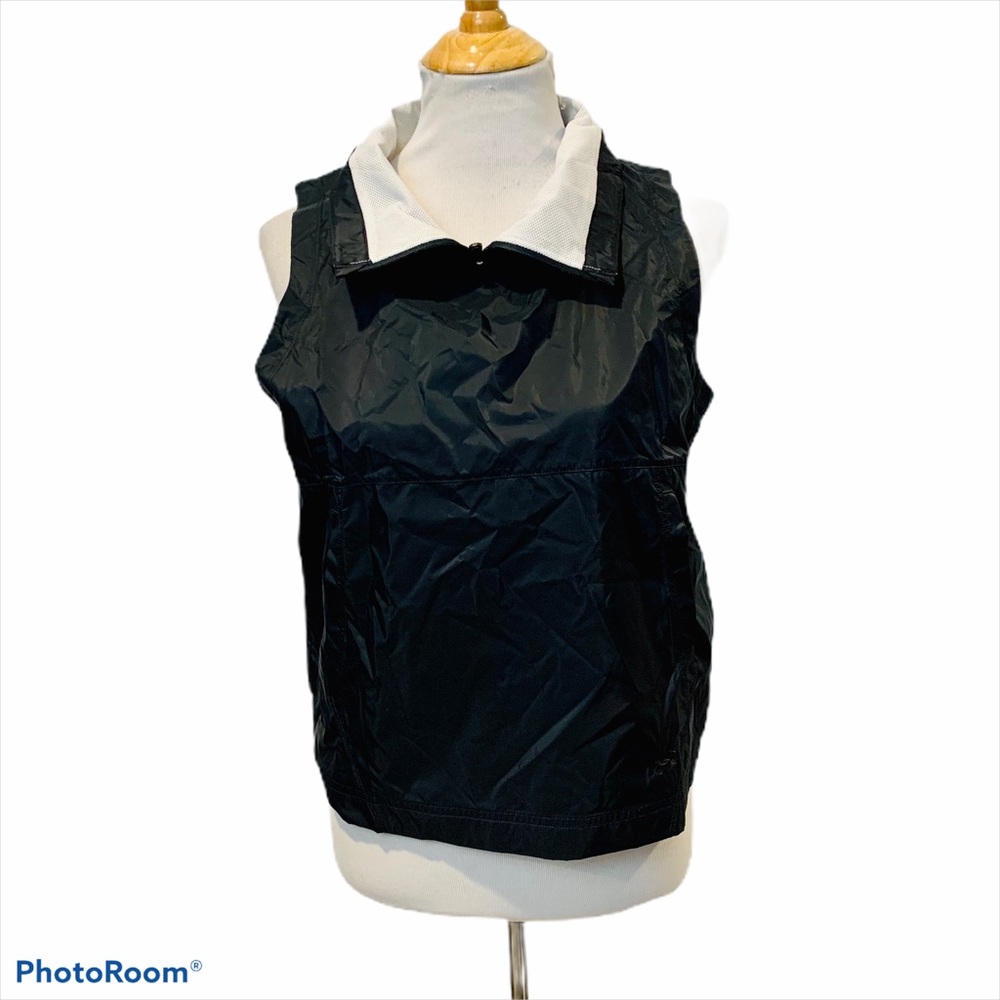 ⭐️ UNDER ARMOUR Black Nylon Windbreaker Vest